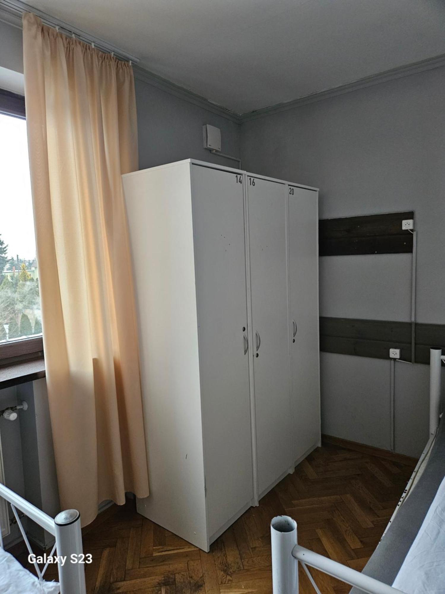 Pokoje Pracownicze Кімнати Для Працівників,Гуртожиток สฟาร์เซ็นต์ส ภายนอก รูปภาพ