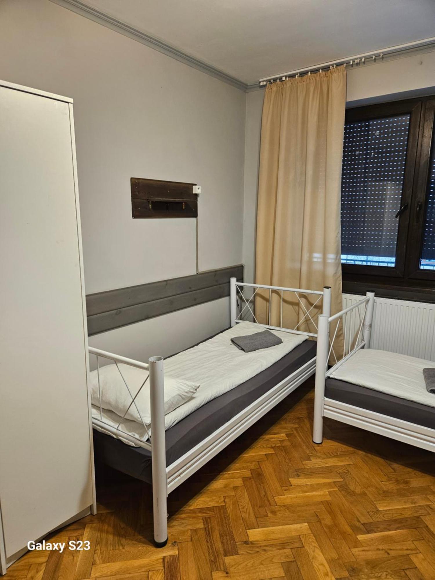 Pokoje Pracownicze Кімнати Для Працівників,Гуртожиток สฟาร์เซ็นต์ส ภายนอก รูปภาพ