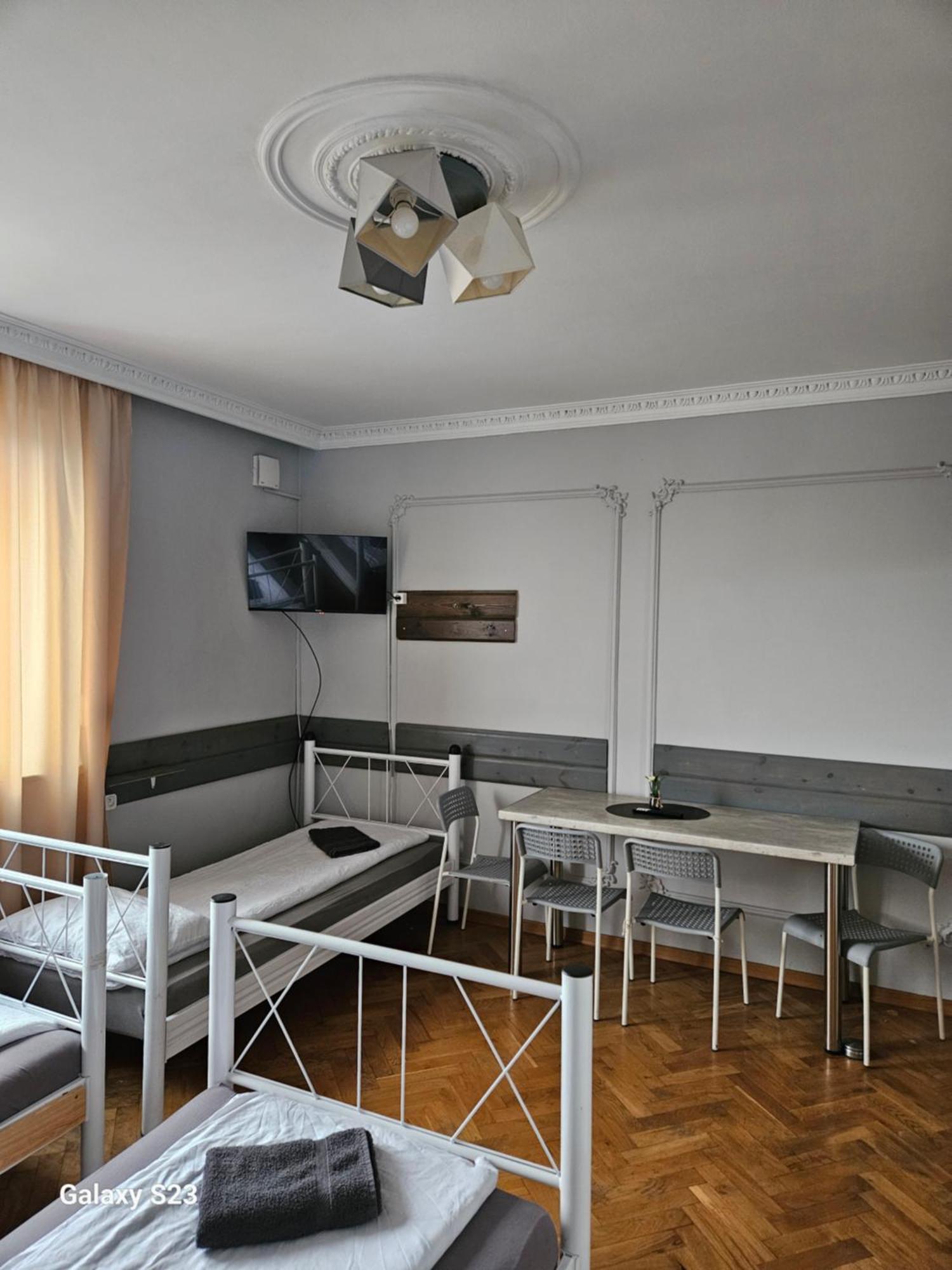 Pokoje Pracownicze Кімнати Для Працівників,Гуртожиток สฟาร์เซ็นต์ส ภายนอก รูปภาพ